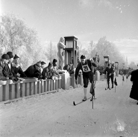Bilde av langrennsløperen Einar Østby under Monolittrennet i 1963.