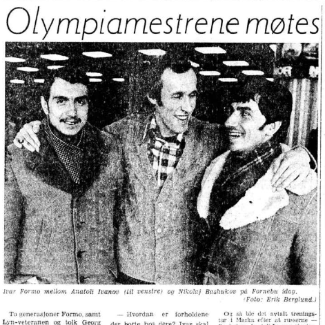 Faksimile Aftenposten 4.1.1977. To olympiske mestere møtes på Fornebu - Ivar Formo i midten og Basjukov til høyre. Sammen med dem står Anatolij Ivanov, regjerende junior-europamester.