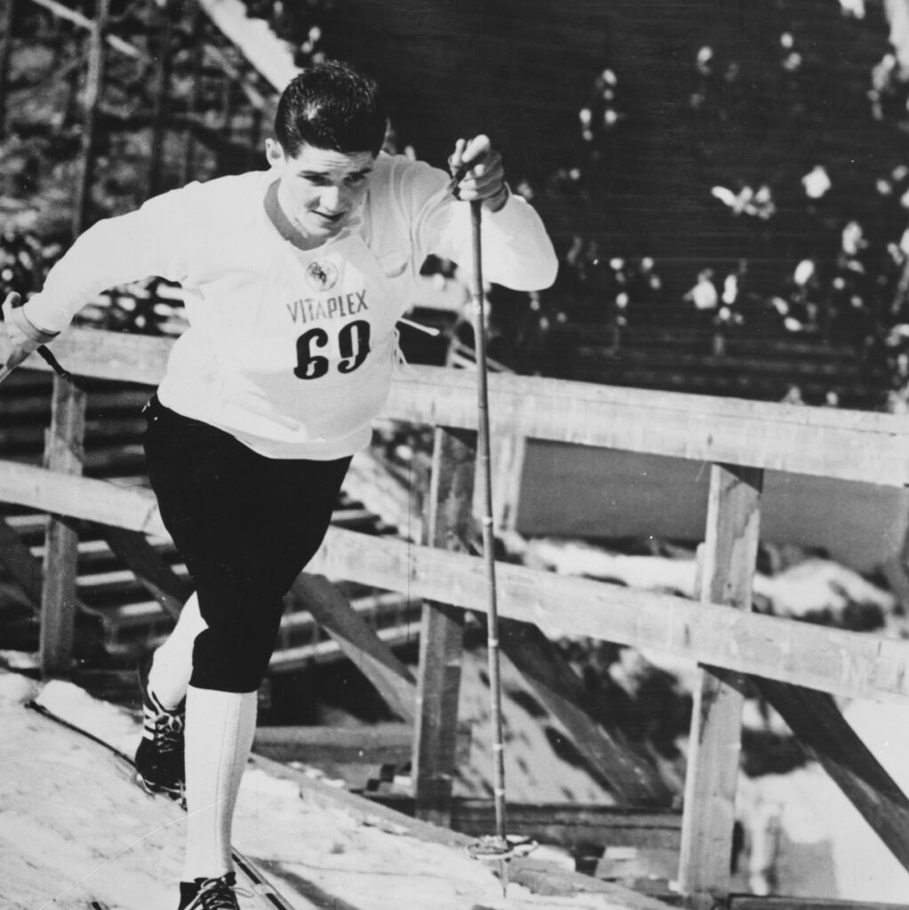 Bilde av skiløperen Gjermund Eggen i Holmenkollen i 1964.